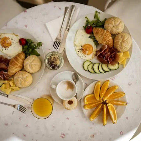 فندق Allegro 4*