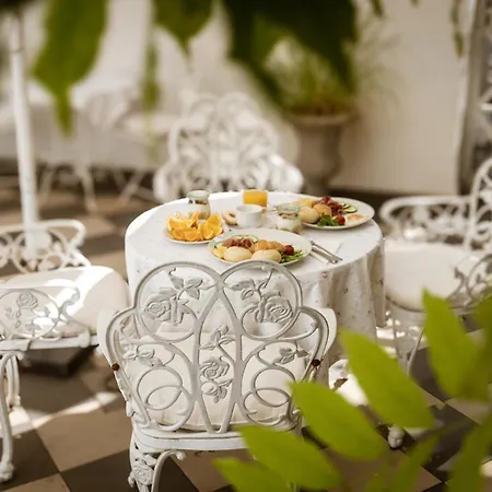 فندق Allegro 4*